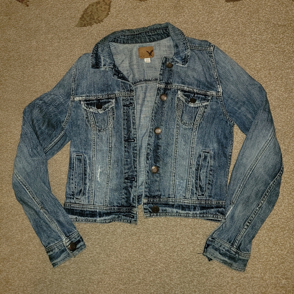 Jean jacket-distressed